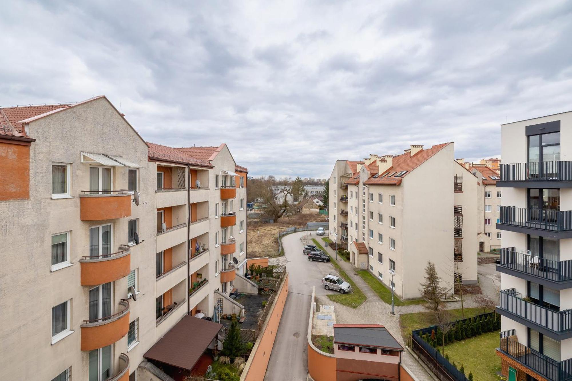 Unique Bialopradnicka With Balcony In By Renters Krakow