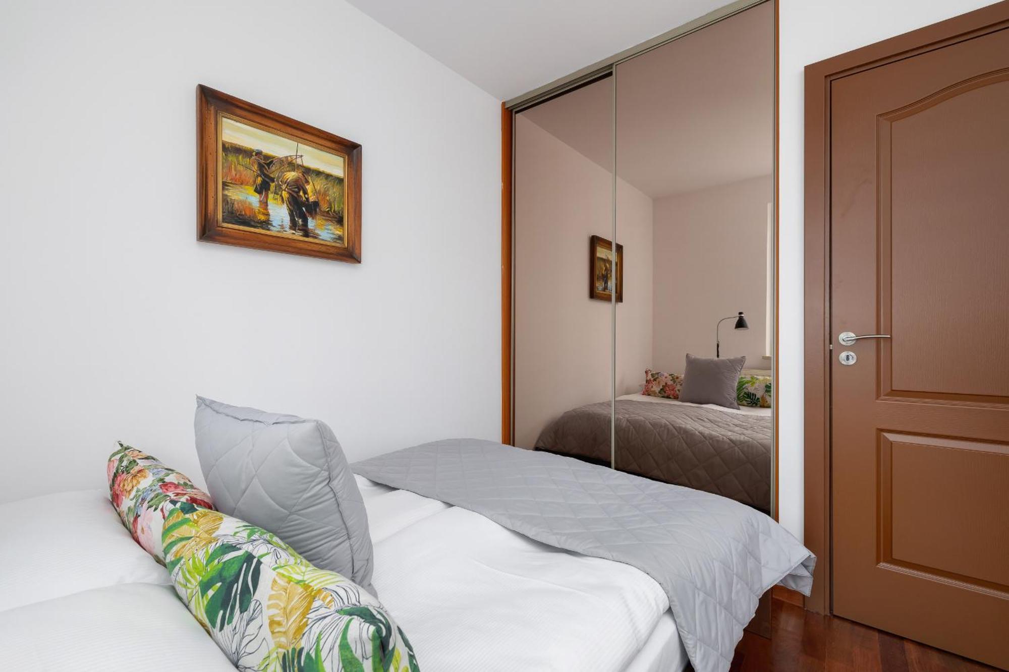 Unique Bialopradnicka With Balcony In By Renters Apartment *